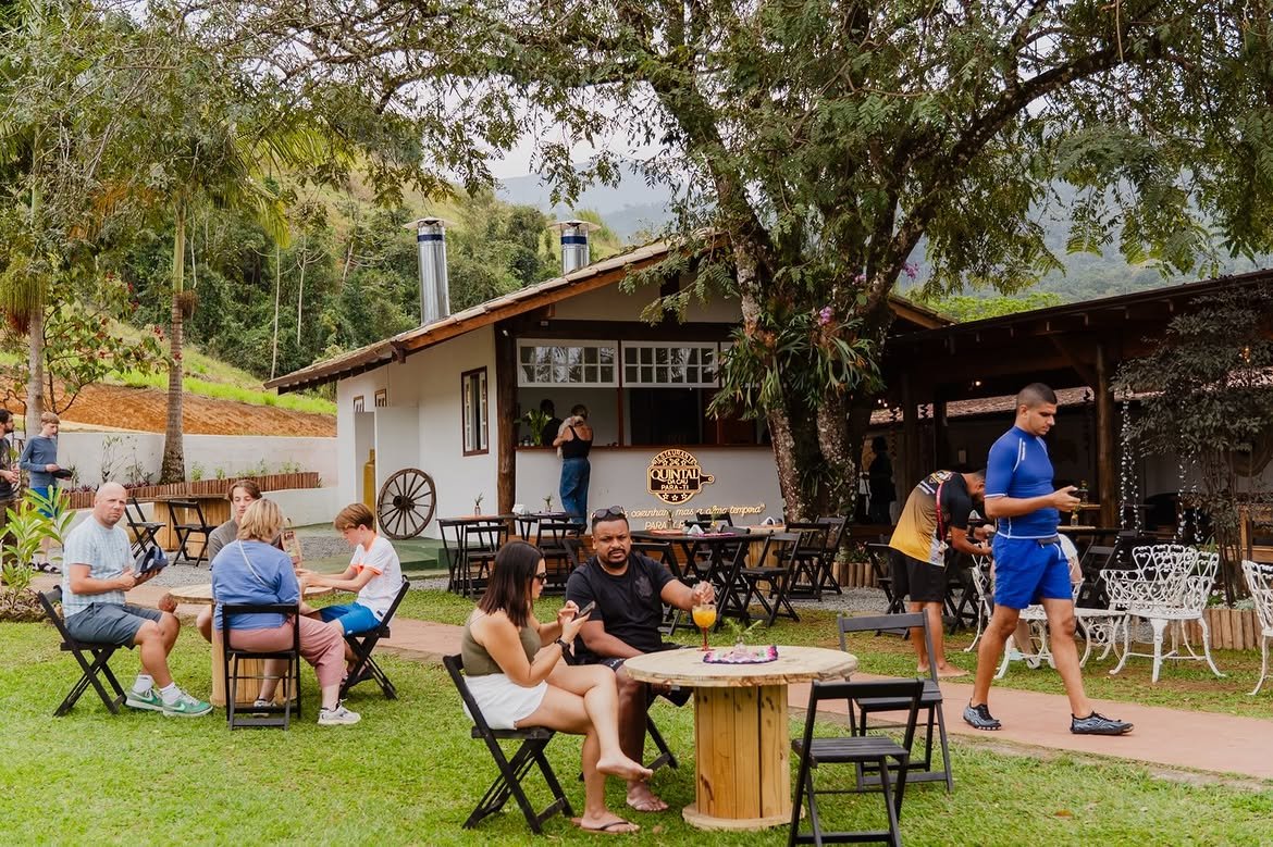 Área externa da filial do Quintal da Cau no Alambique Pedra Branca em Paraty